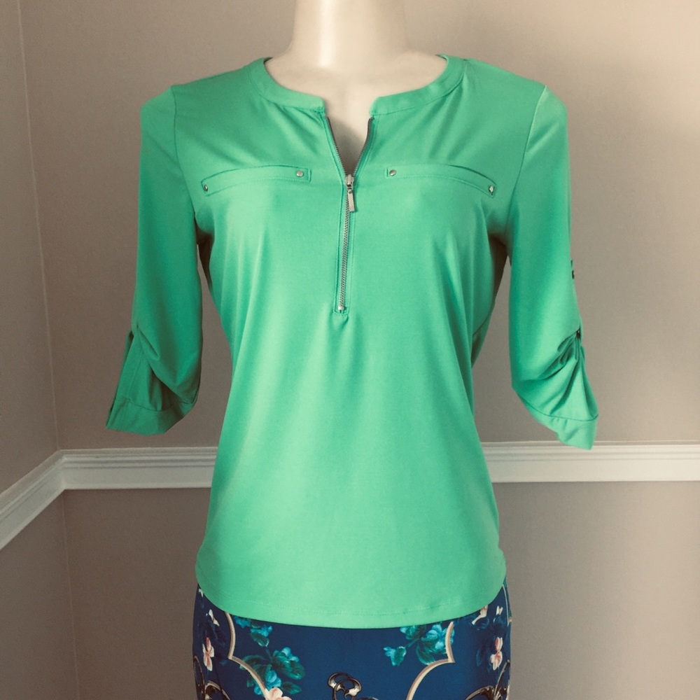 理 NEW Green 3/4 Sleeve Top 理